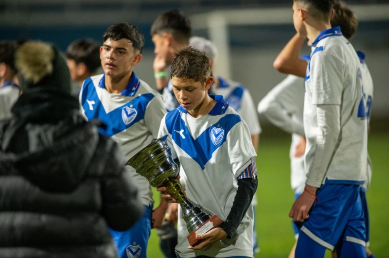 V�lez gan� la Copa Estrellita, tras golear en la final a Boca